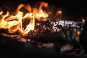 Жена загина при пожар в старчески дом във Варна