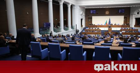 Депутати от „Прогресивна България“ внасят промени в закона за управителя на „Лукойл“ след решение на Конституционния съд