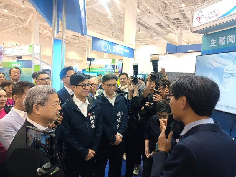 高雄亞灣新創活動開幕，吸引國際團隊參與；苗栗市運動館招標案引發爭議