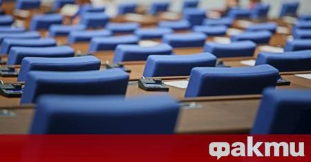 Над милион евро за самолетни билети на депутатите