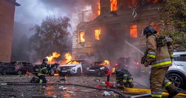 俄羅斯無人機猛轟基輔，烏克蘭國家科學院陷火海，多地平民傷亡