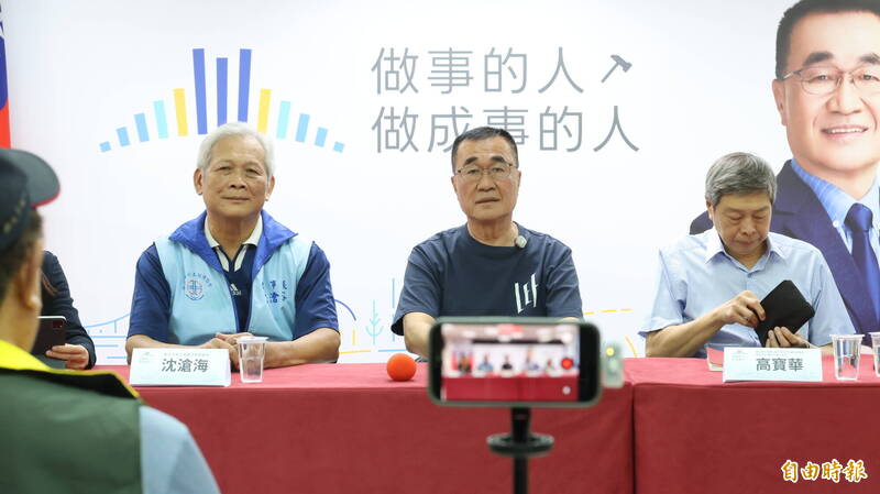 李四川臉書粉專回嗆網友言論引發爭議