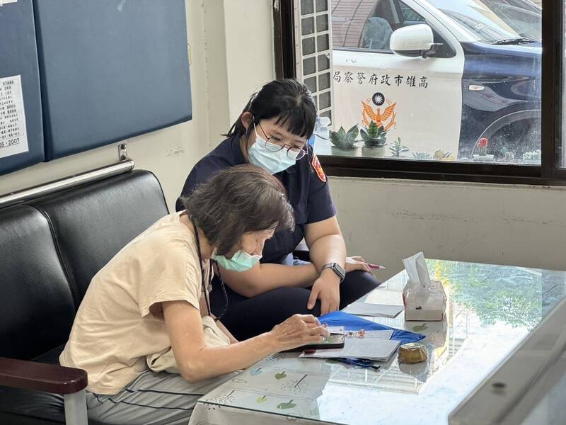 高雄女警伸援手 關懷獨居長者與東勢鄉親