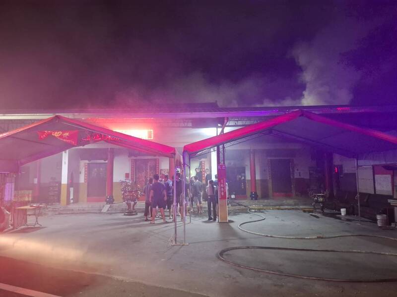 彰化花壇城隍廟深夜起火，北市信義區彩券頭獎得主出爐，與徐佳青請辭案、天線寶寶快閃店同日曝光
