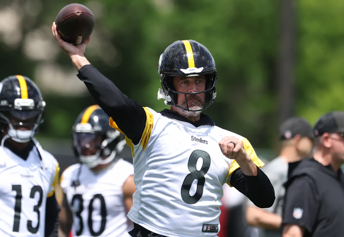 Aaron Rodgers Reunites with Family Before Steelers Season