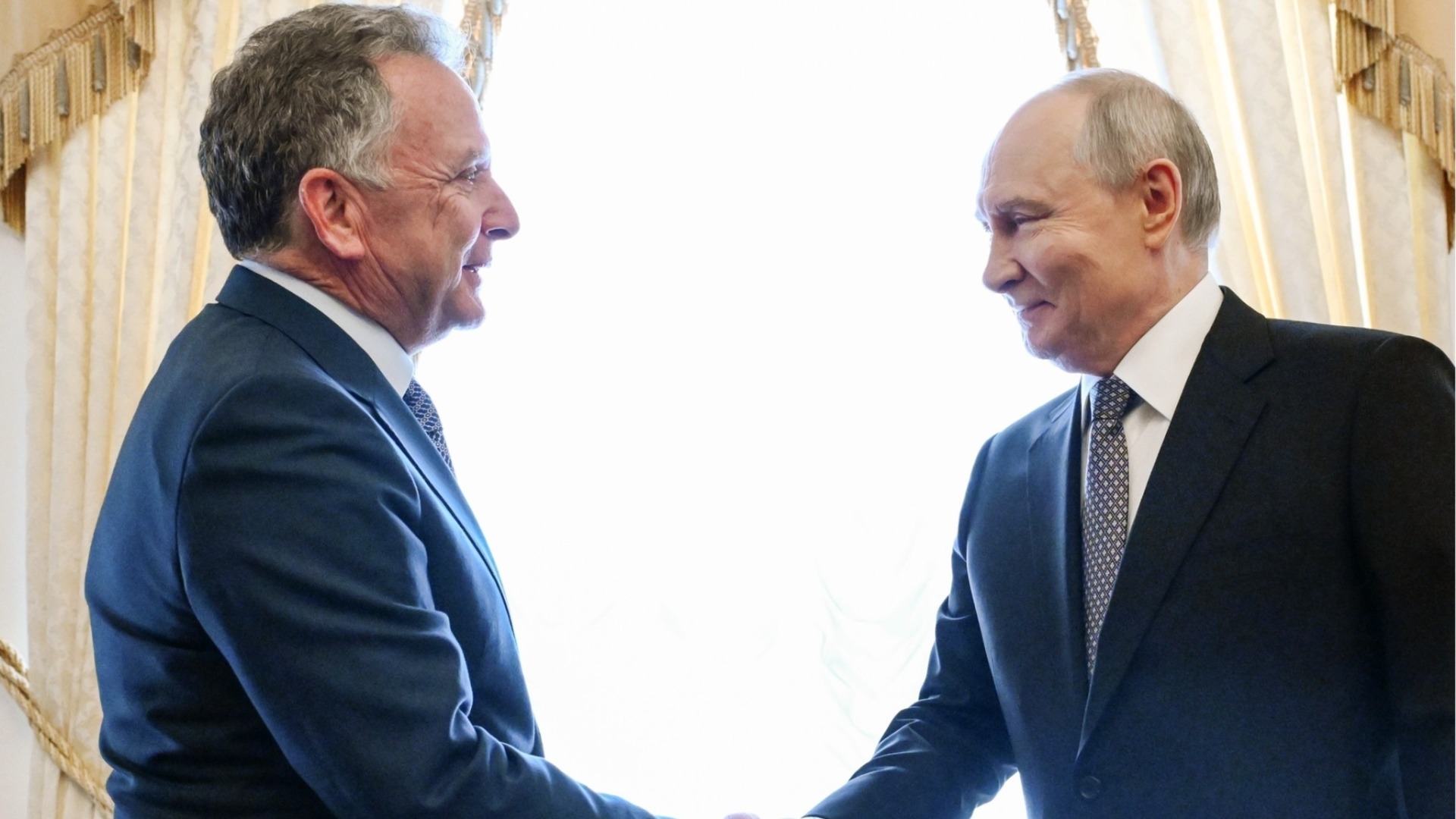 Стивън Уиткоф нарича Путин „хуманист“ след освобождаването на американски затворник, предизвиквайки остри реакции