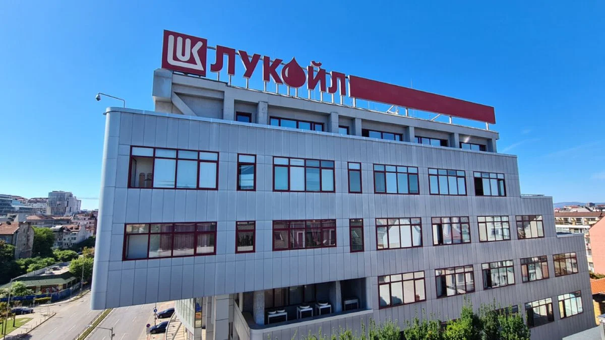 Конституционният съд отмени част от правомощията на специалния търговски управител на „Лукойл“ България