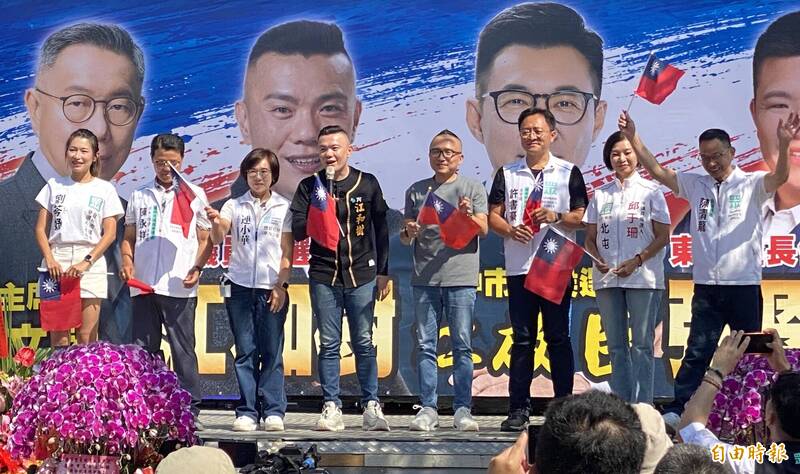 台中藍白合現裂痕？柯文哲缺席競總，台東國慶焰火湧入五萬人，蔣萬安競選歌曲引爭議