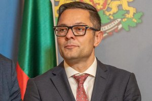 Прогресивна България се отказа от таван на заплатите в държавните предприятия