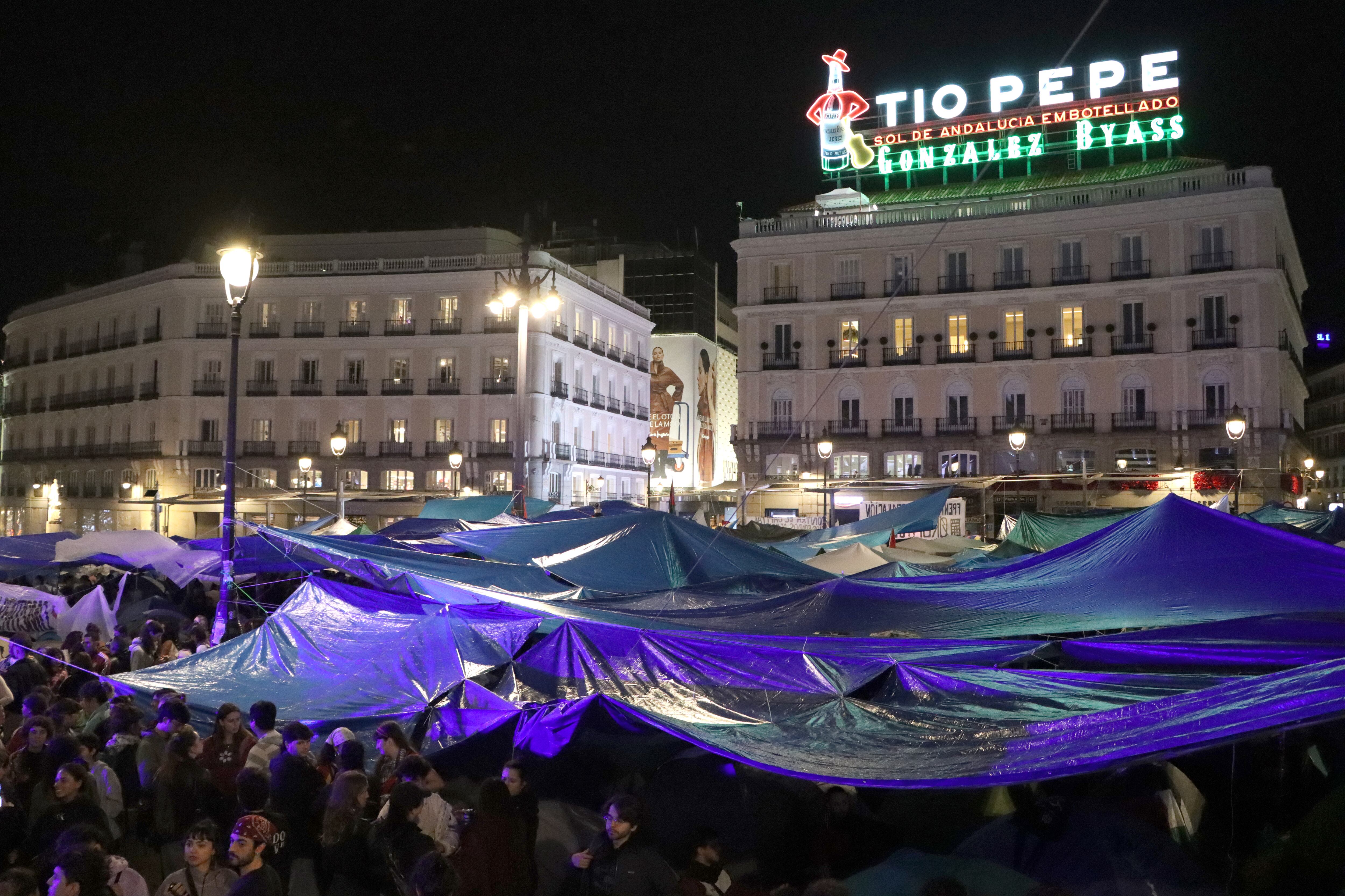 Acampada en Sol por la vivienda y negociación del decreto estatal