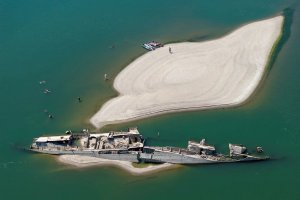 Суша разкри останки от нацистки кораб в река Дунав
