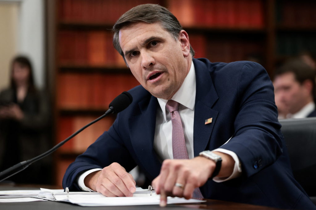 Amtsinhaber Justizminister widerruft Fonds für Trump-Verbündete nach Senatsdrohung