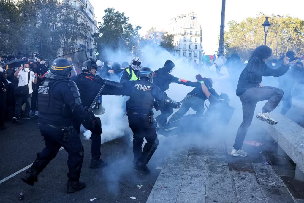 法國高中生示威關閉學校數量下降，總統馬克宏呼籲尊重對話