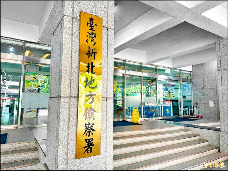 板橋里長參選人涉以包場電影票行賄，父子均交保；無人機條例通過引發爭議，國民黨批評行政院「吃憲法自助餐」；洗腎碳排放量驚人，相當於汽車行駛9.1億公里
