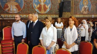 Патриарх Даниил прекъсна литургия заради освирквания срещу руската посланичка Митрофанова