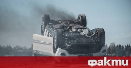 Автомобил скъса мантинела и се преобърна на магистрала „Марица“