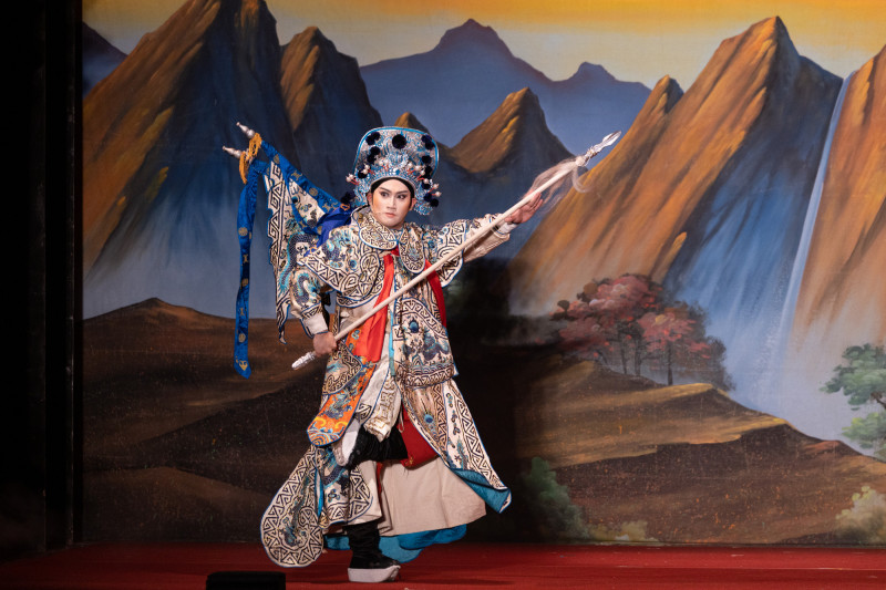 歌劇《戰神花雲》重現明初守城悲劇，男子中樂透24天花光後詐騙親友