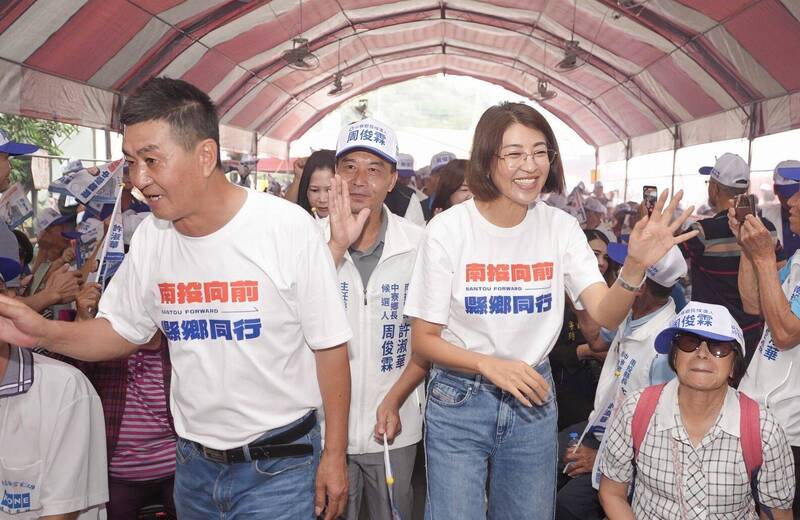 許淑華與周俊霖成立聯合競總，味全龍隊在金鐘賽事中反攻，蔣萬安勘災並參與競選活動