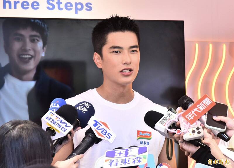 曾敬驊二度爭金鐘戲王，柯文哲嘉義助選與中龍鋼鐵投資案