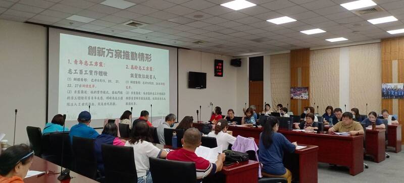 新竹縣志工官網上線，台中國際踩舞嘉年華熱鬧登場，藍營人士挺江啟臣