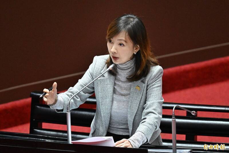 國民黨立委「零提案」引發爭議，與中共跨境鎮壓及新北市長選戰相關