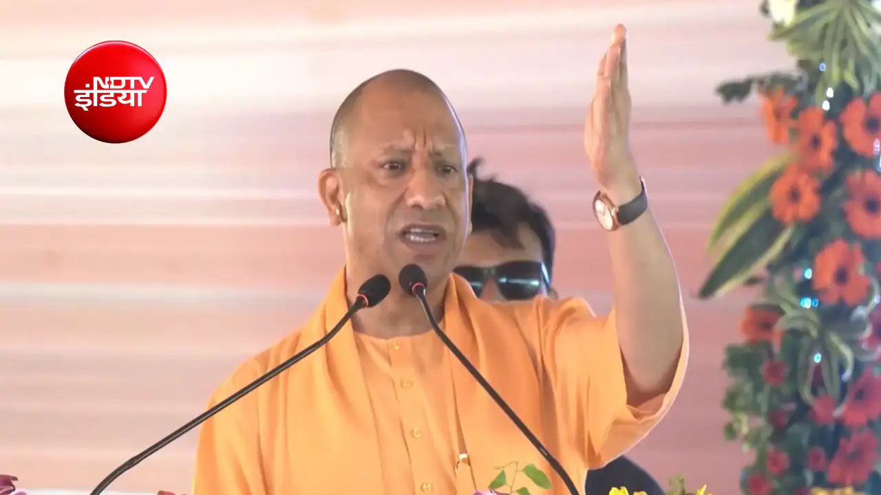 गाजियाबाद में सीएम योगी का बयान: बम बनाने वालों को शिवभक्तों की 'बम-बम' से तकलीफ