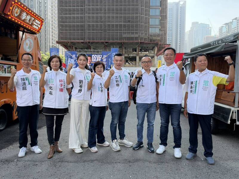 台中藍白合啟動，盧秀燕、江啟臣站台；陳亭妃成立競總，規劃專車接駁；彰化雙十國慶喜迎新生兒