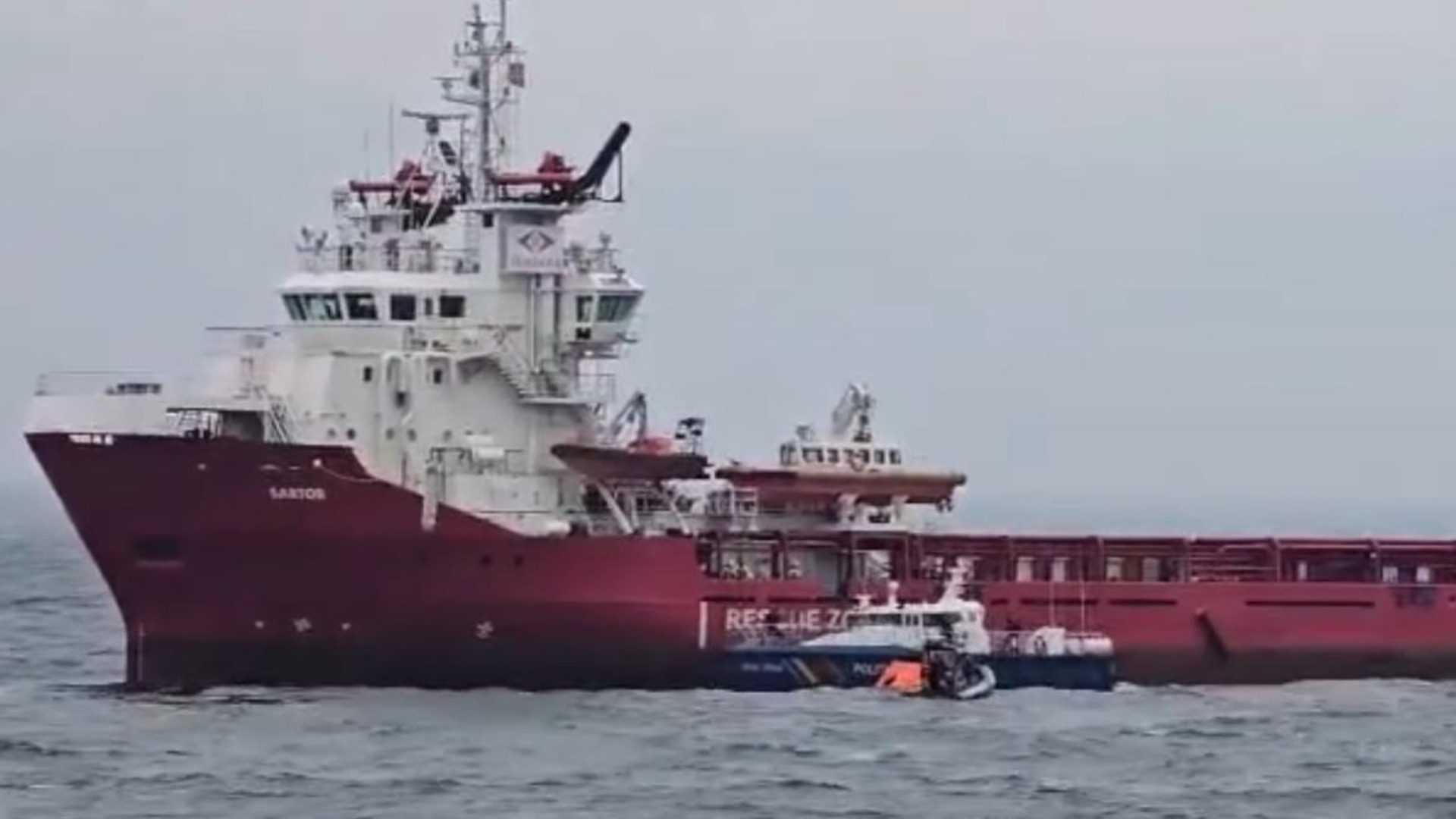 Опасност в Черно море: Преобърнат кораб „Хорив“ дрейфува в българската икономическа зона