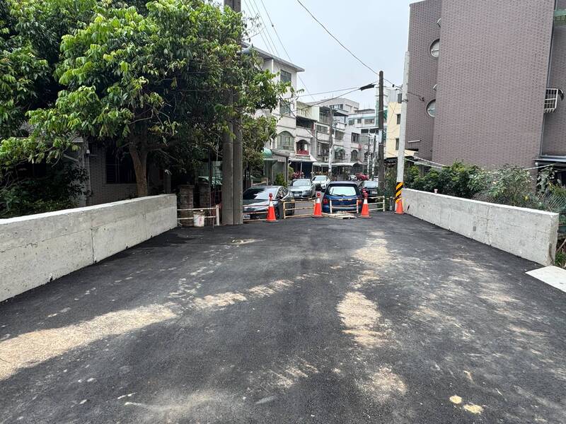 內壢成章三街便橋完工後仍無法通車，議員要求市府介入