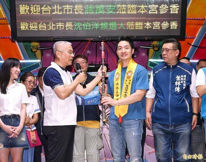 蔣萬安甘蔗風波引發網路效應，高鐵連假運量創紀錄