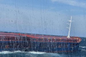 Удареният кораб „Челси-3“ успешно изтеглен в Бургас след многодневна операция