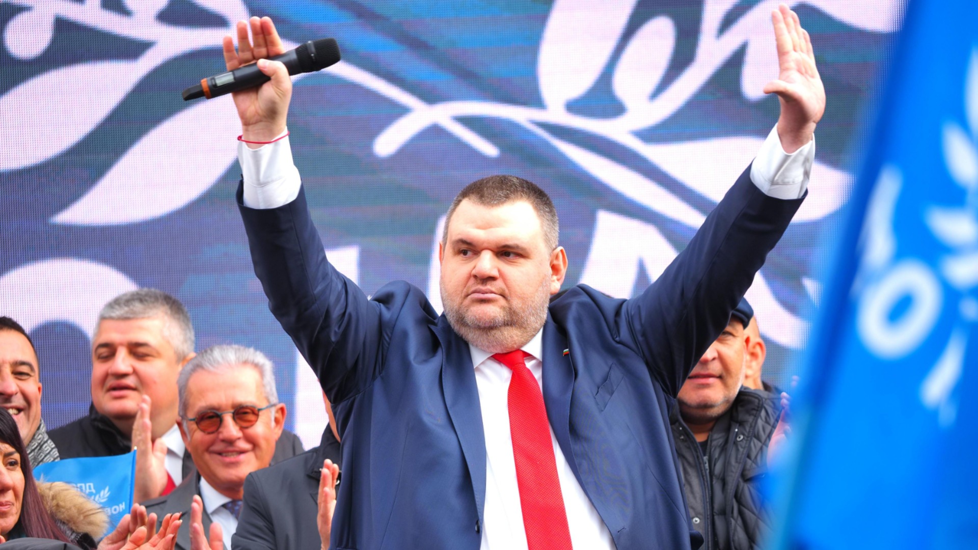 Освободен посланикът ни в ОАЕ след разкрития за полети на Пеевски