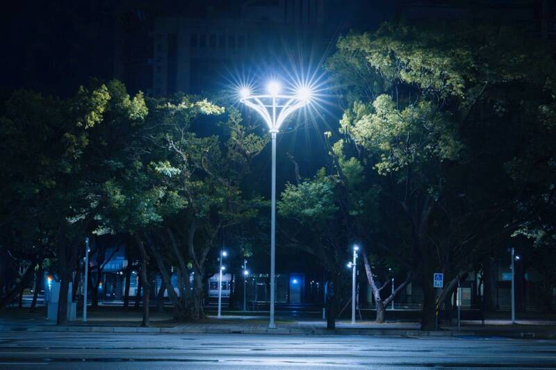 竹北「自由之花」路燈獲專利認證，蔡康永陸綜疑遭下架，及中華三菱新車特仕款開賣