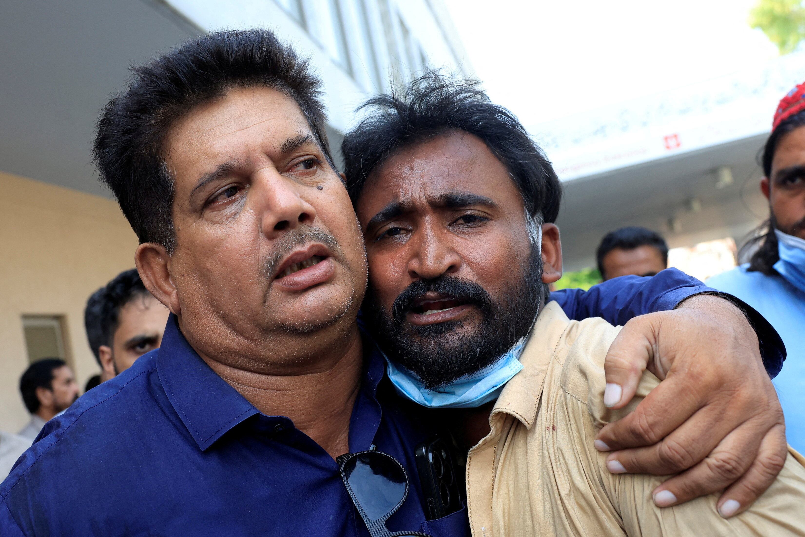 Al menos 15 recién nacidos mueren en incendio en hospital de Pakistán