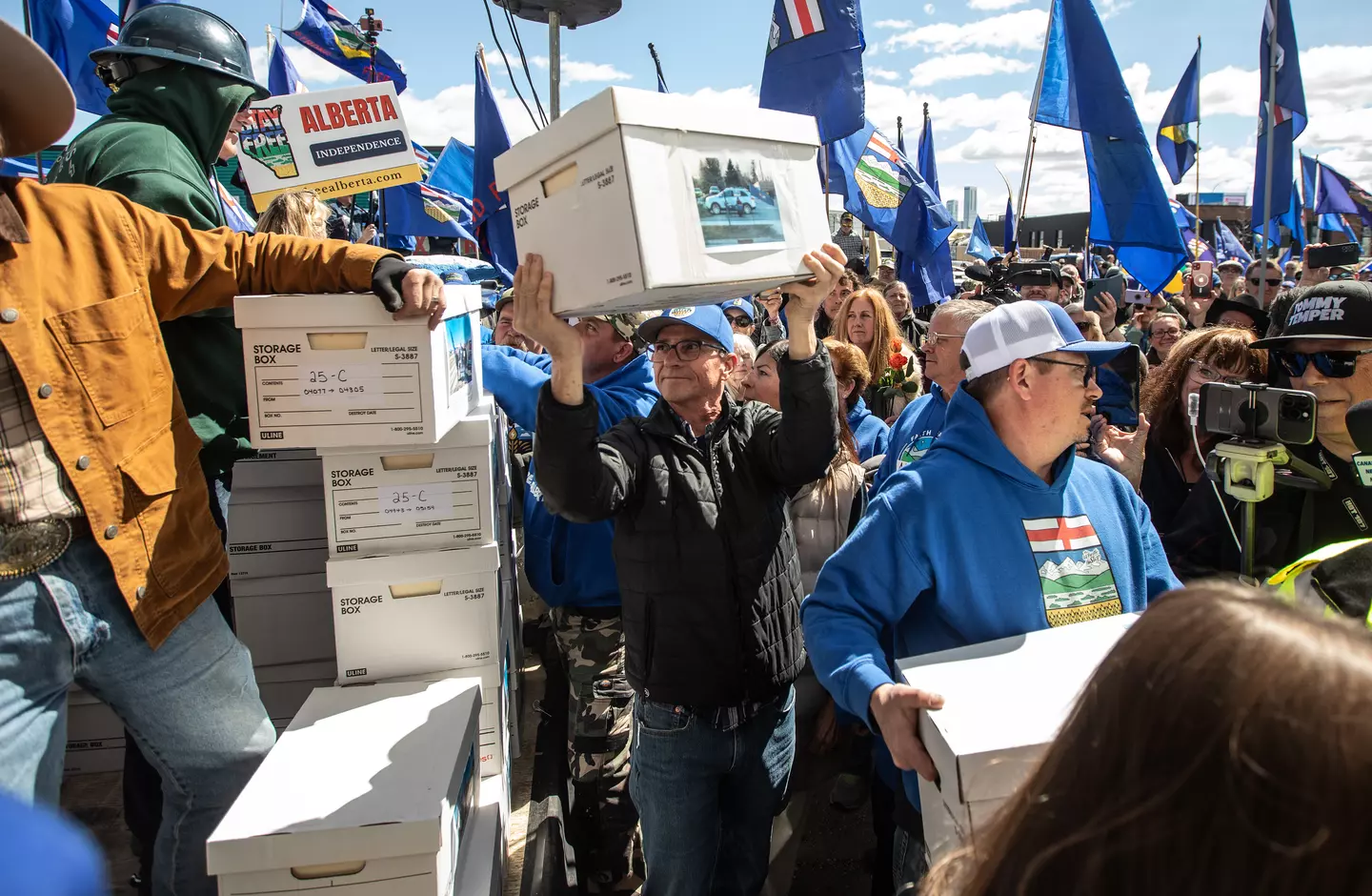 Alberta Separatist Group Submits Signatures to Trigger Referendum on Leaving Canada