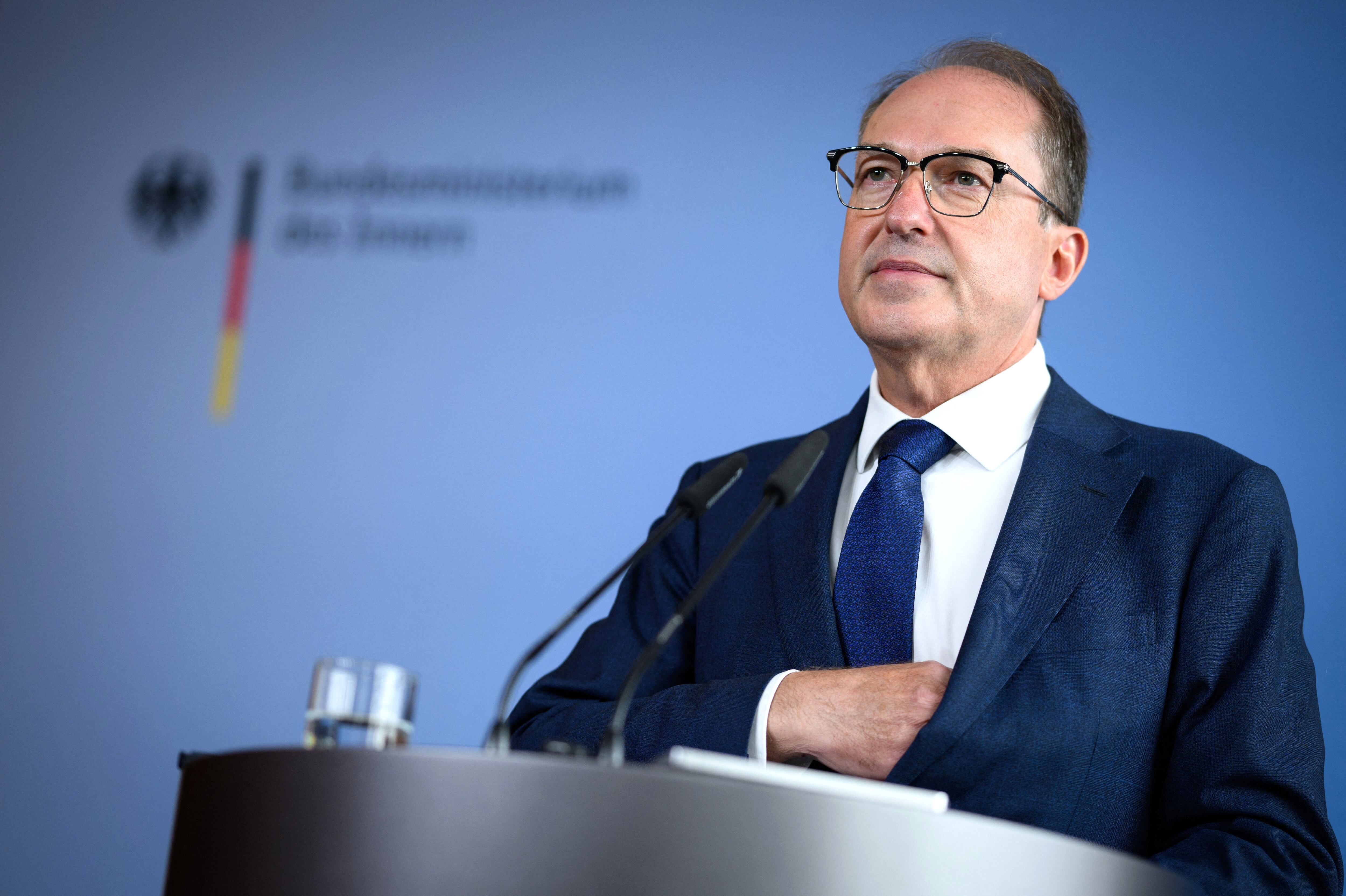 Alemania investiga posible plan ruso para ataques tras hallazgo de arsenal cerca de Berlín