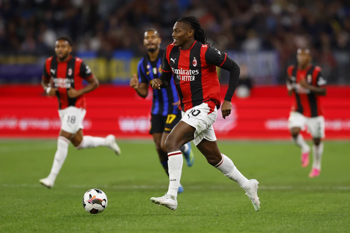 Amorim Challenges Leao to Fight for Milan Spot