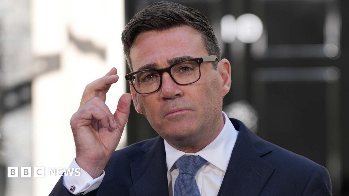 安迪·伯纳姆成为英国新首相