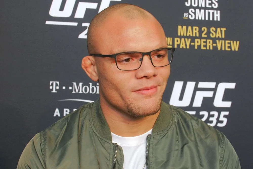 Anthony Smith Verhaftet, Manager Gibt Erklärung Ab