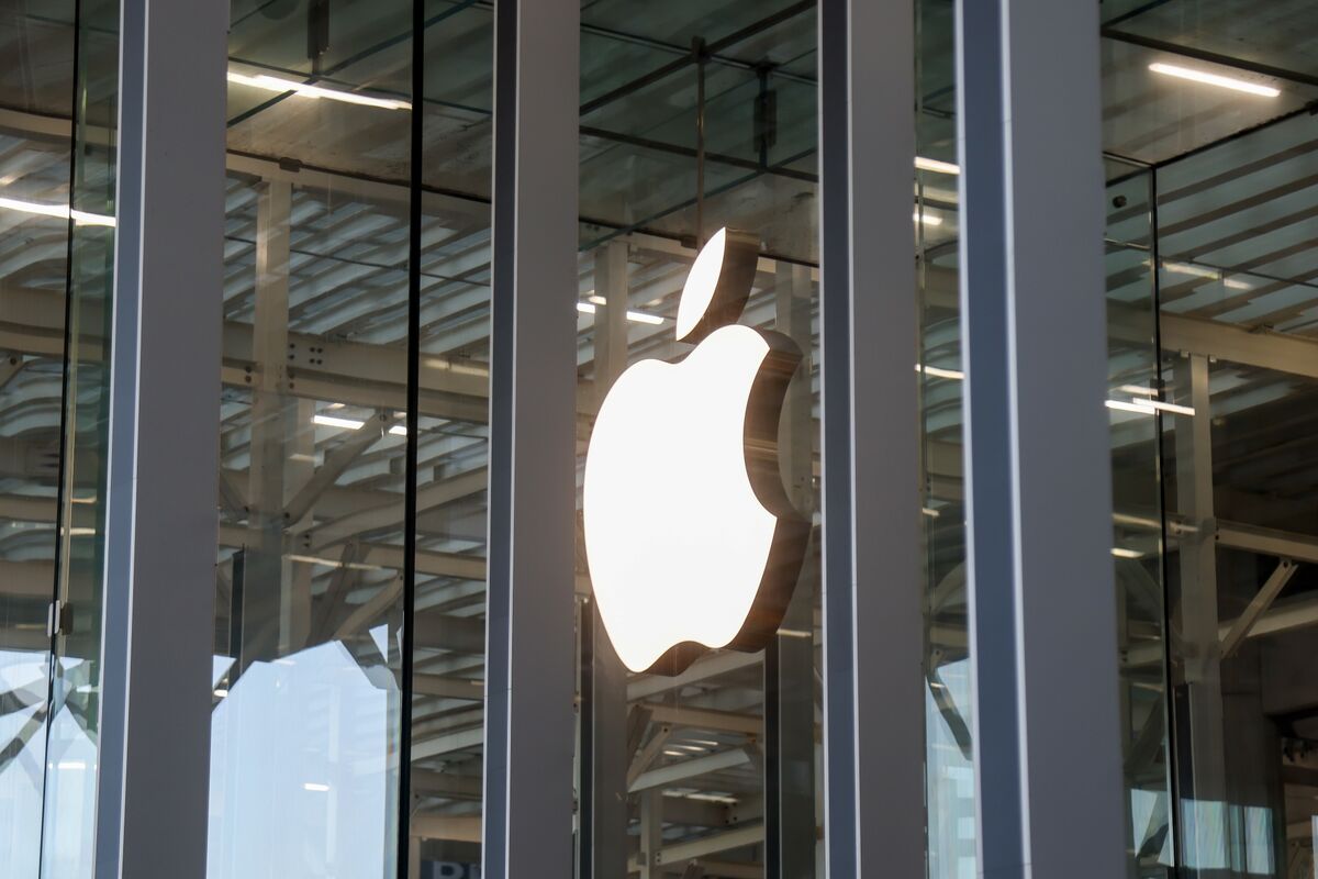 Apple Prepares AI Features for iOS 27