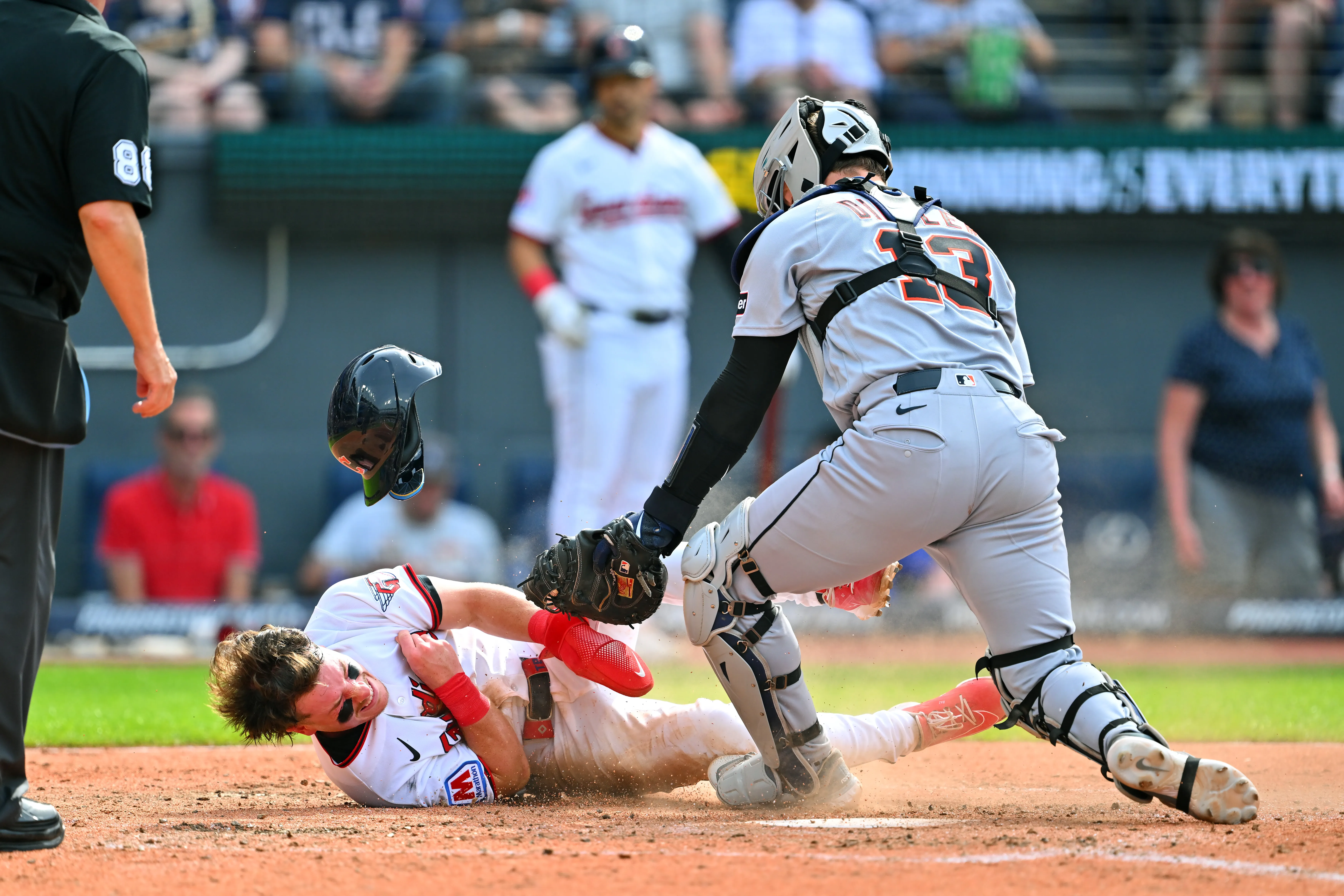 Apple TV, Yahoo Sports Partner for Alternate Sports Broadcasts
