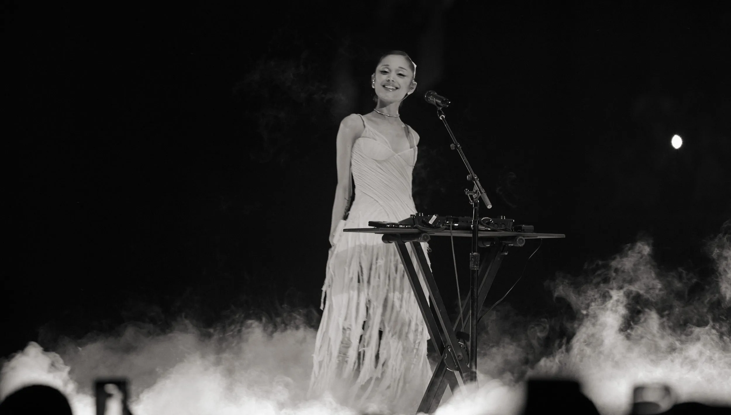 Ariana Grande избива първата вечер от 'Eternal Sunshine Tour' в Los Angeles