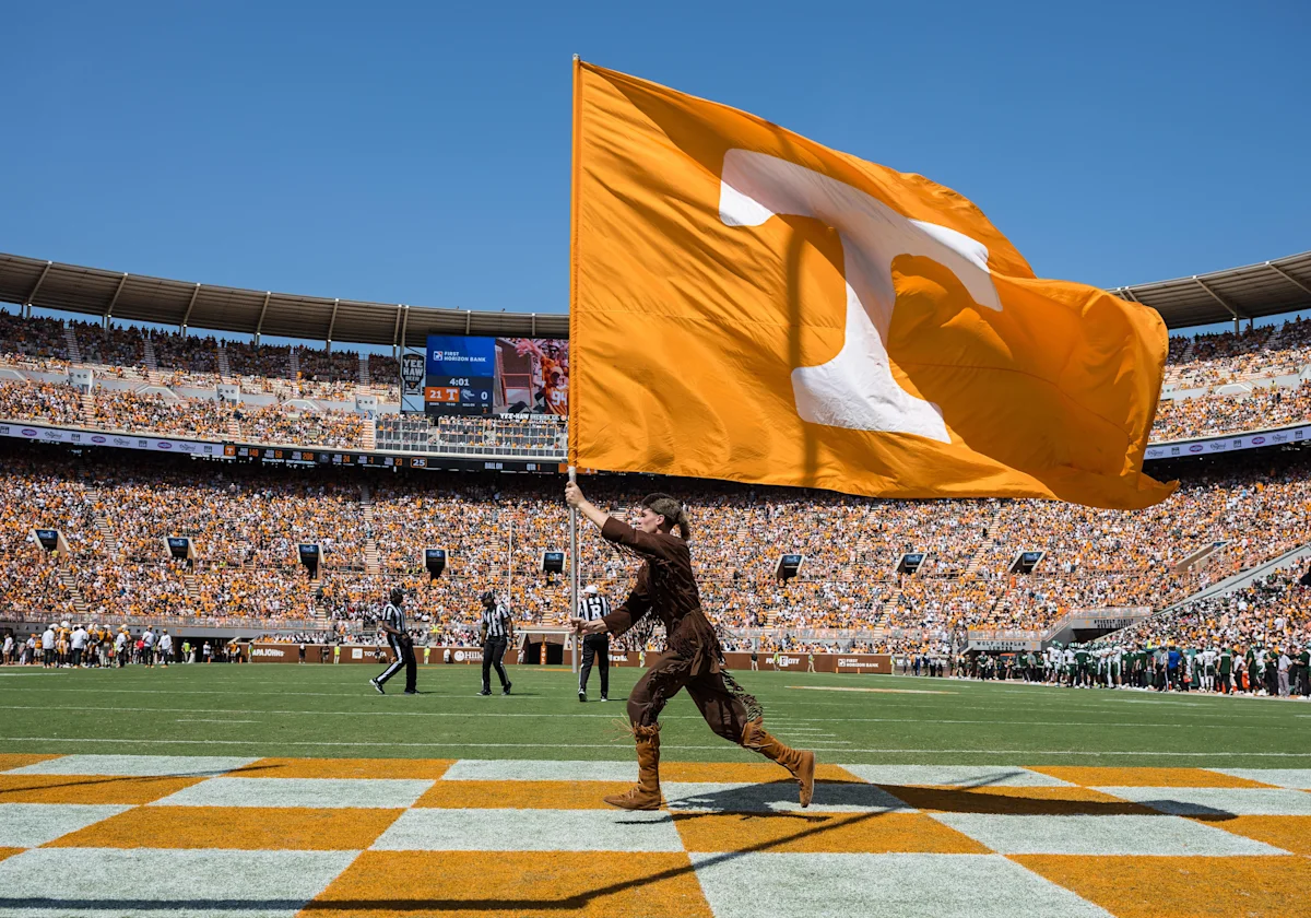 Аса Барнс се ангажира с Tennessee Volunteers