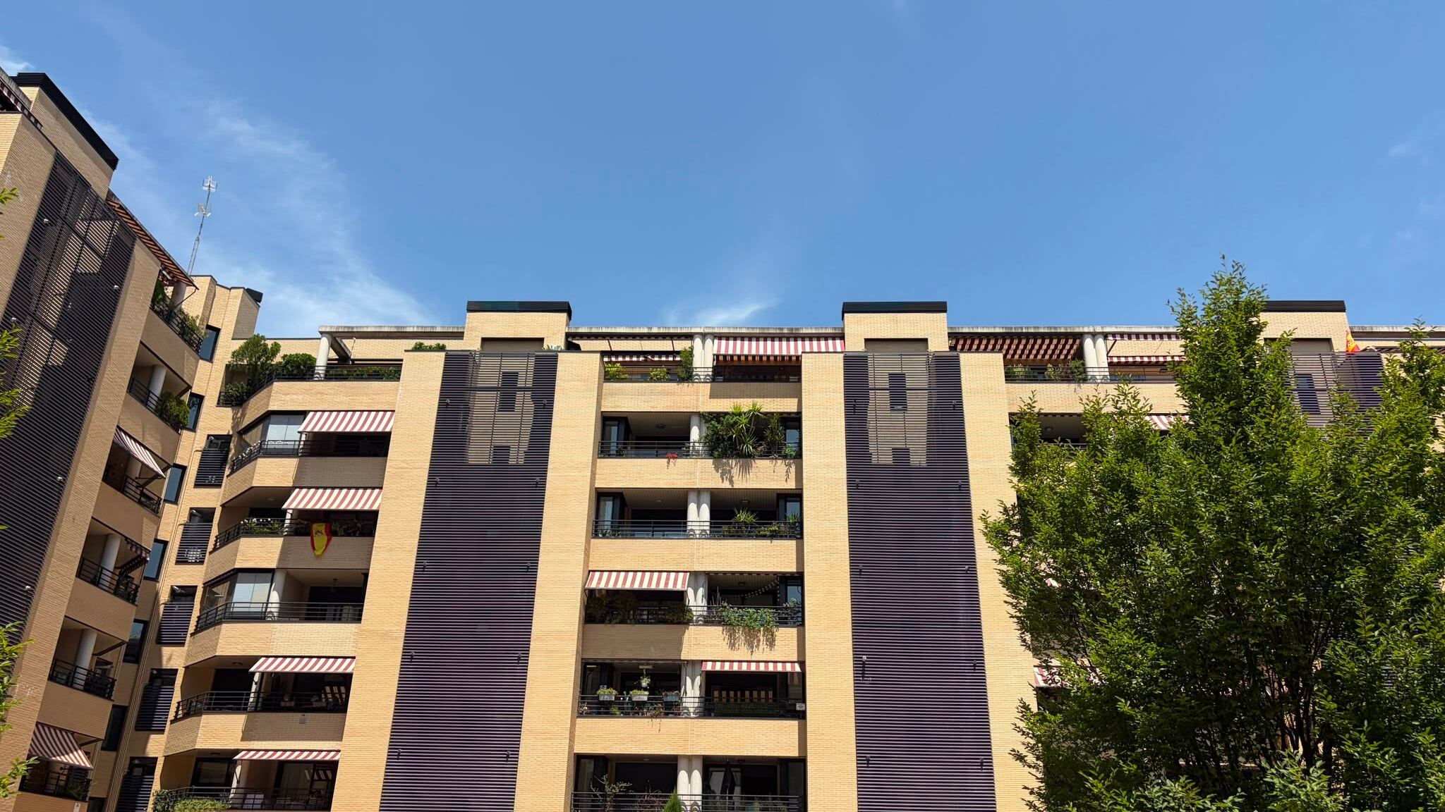 Asesinato en urbanización de lujo en Madrid: ingeniero apuñalado trece veces tras recibir gas pimienta