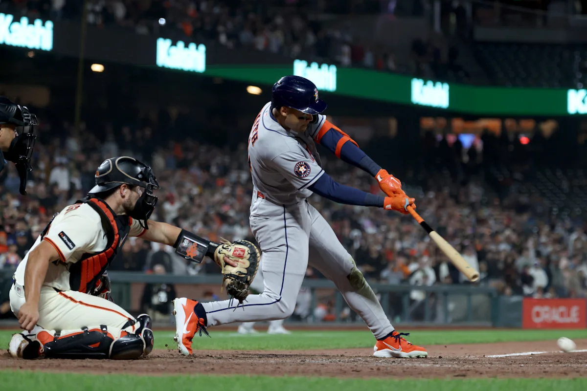 Astros Rally Past Giants in 10th, Win 6-3