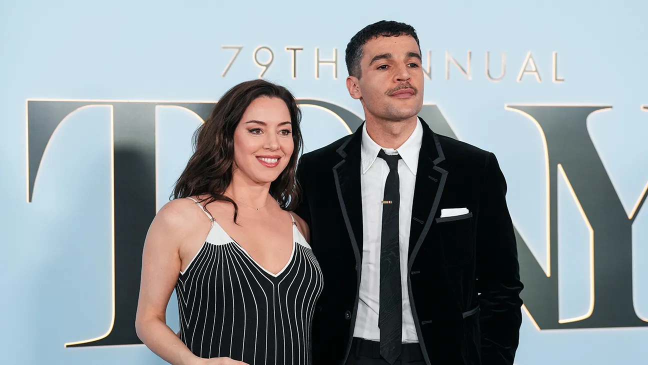 Aubrey Plaza und Christopher Abbott begrüßen Tochter
