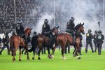Ausschreitungen beim DFB-Pokalspiel in Mannheim: 85 Verletzte und Spielunterbrechung