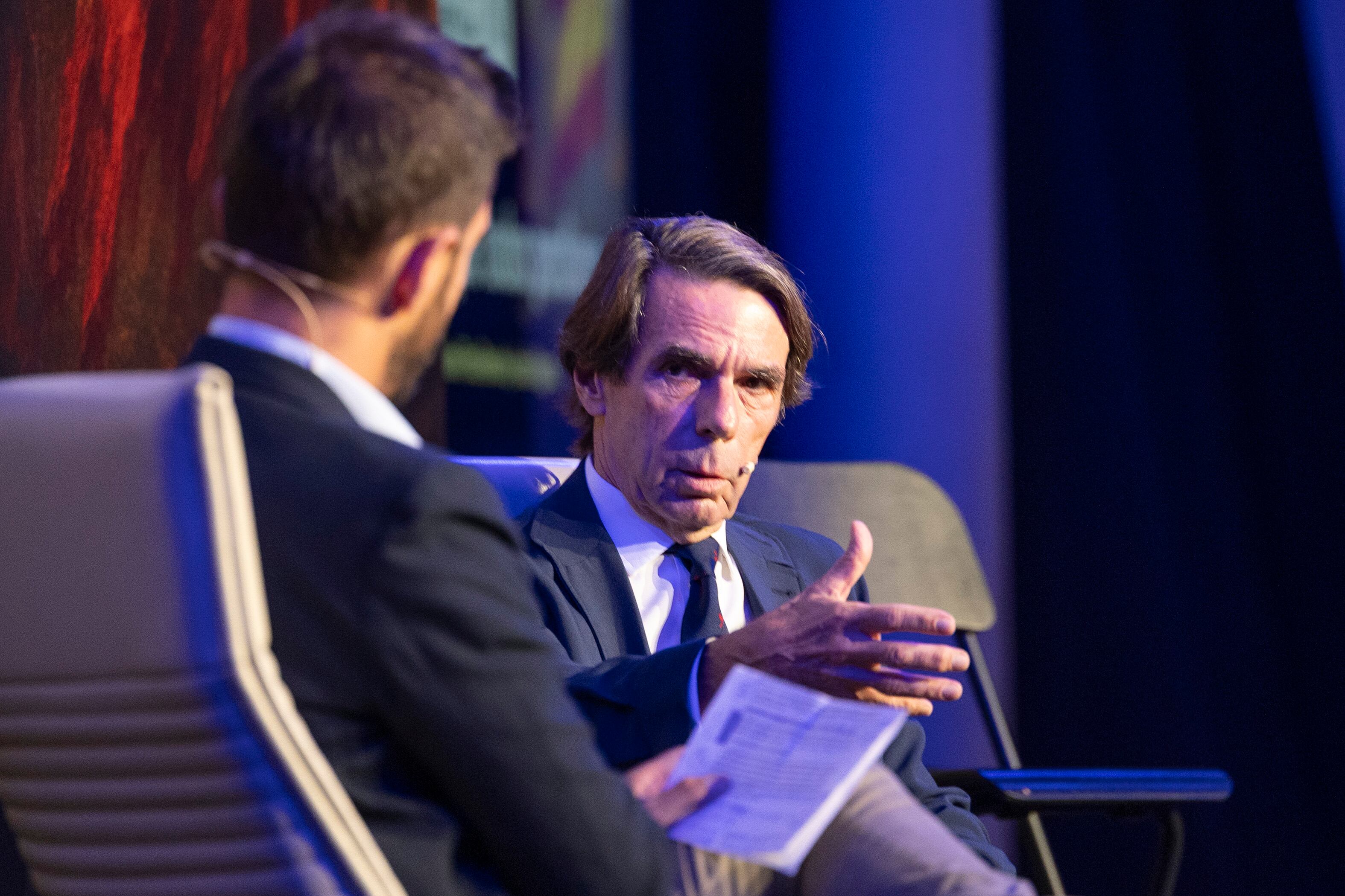 Aznar advierte que la Monarquía podría terminar si Sánchez forma gobierno