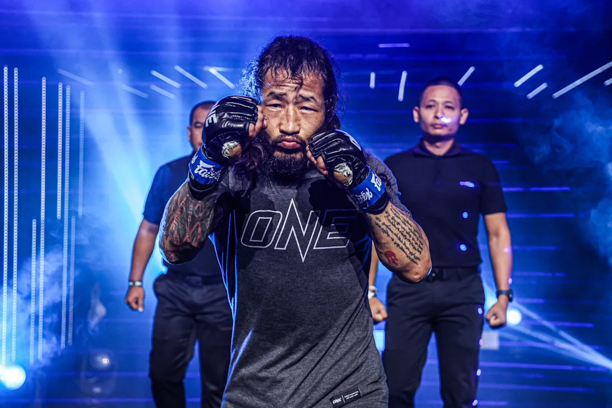 Baatarkhuu Prepares for Alyshov at Inner Circle 24