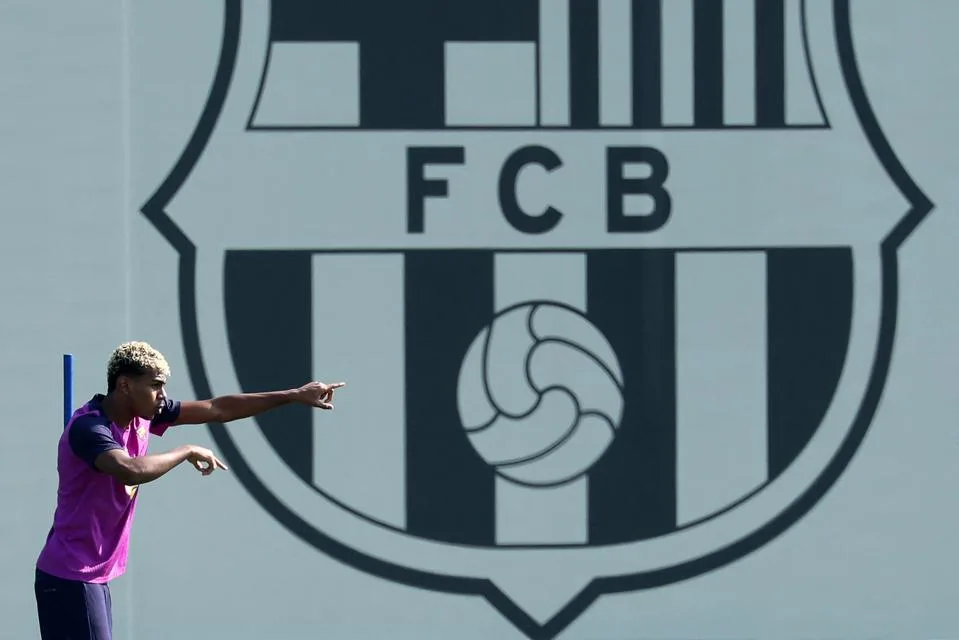 Barcelona Star Suffers Knee Injury in Training